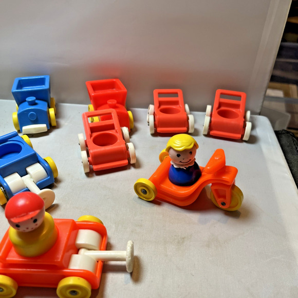 Vintage Fisher Price 1970s 13 Kid Vehicles, Mail truck & man, 7 Figures - Picture 4 of 4